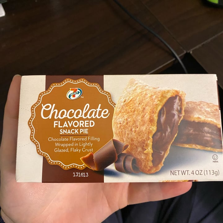 7-Eleven Chocolate Snack Pie Review | abillion