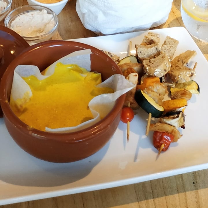 Restaurante Alive Barcelona, Spain Vegan cheese fondue Review abillion