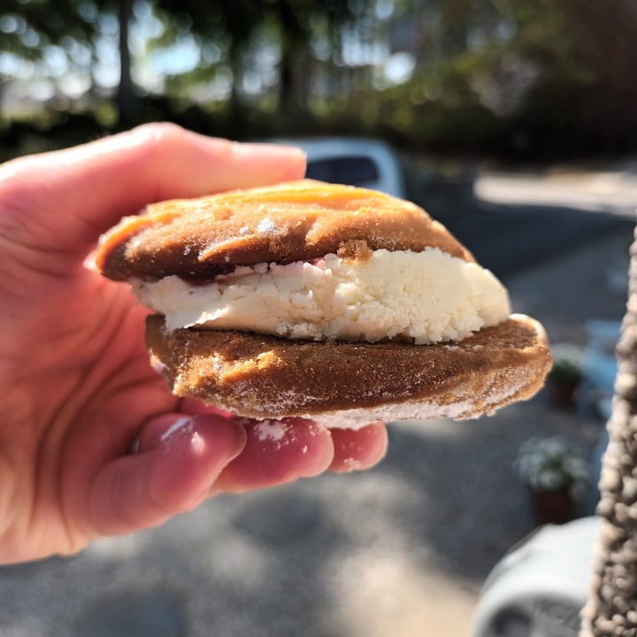 review photo of Vegan Bay Baker Viennesse whirl shared by @jennia on 05 Jun 2022 - review