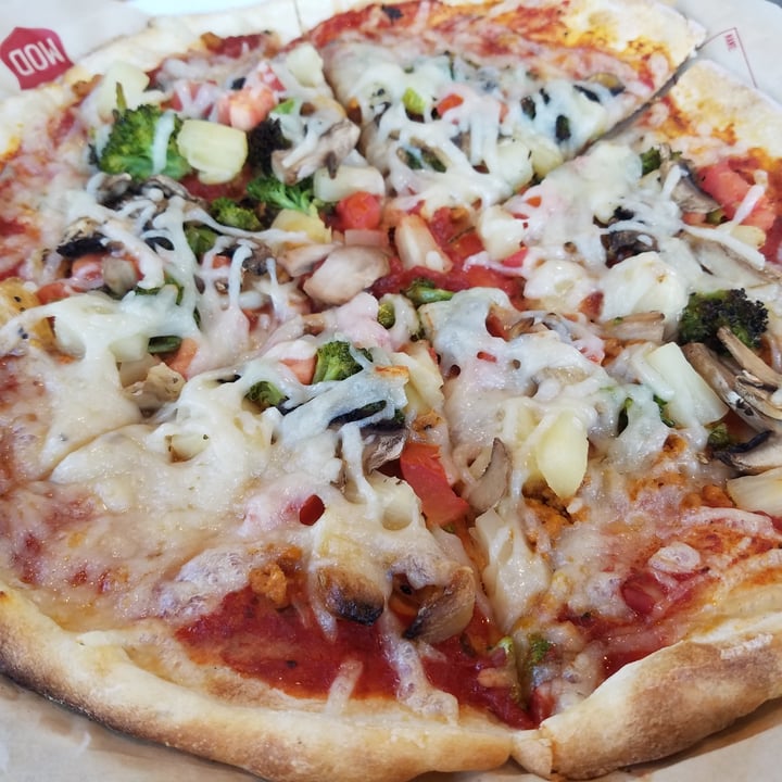 MOD Pizza Brazos, Waco, United States Pizza With Vegan Cheese And Plant