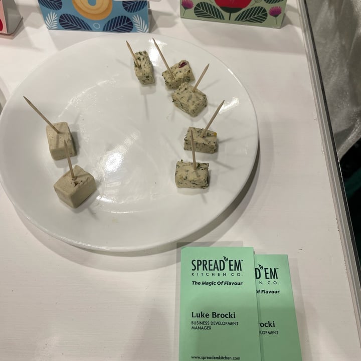 Spread'Em Kitchen The Classic Cashew Cheeze Block Review abillion