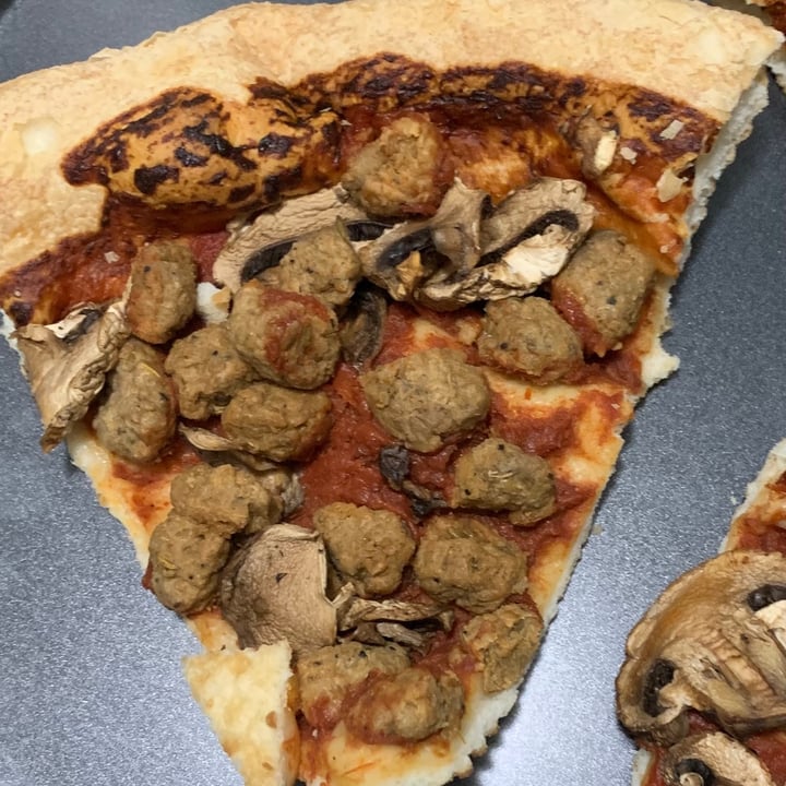 Pizza Hut United States Beyond Meat Sausage Pizza Review