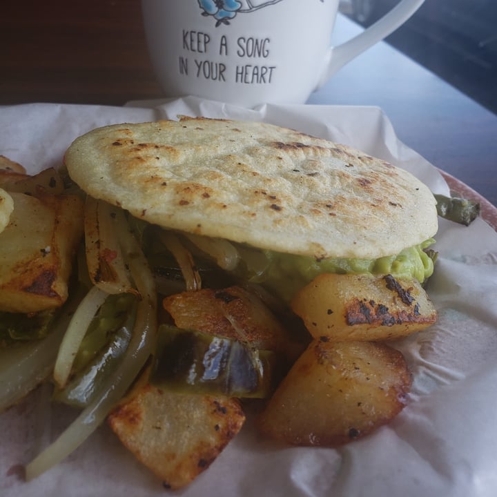 review photo of Vazquez Restaurant Gorditas de frijoles, vegetales y guacamole shared by @teregami on 18 Aug 2020 - review