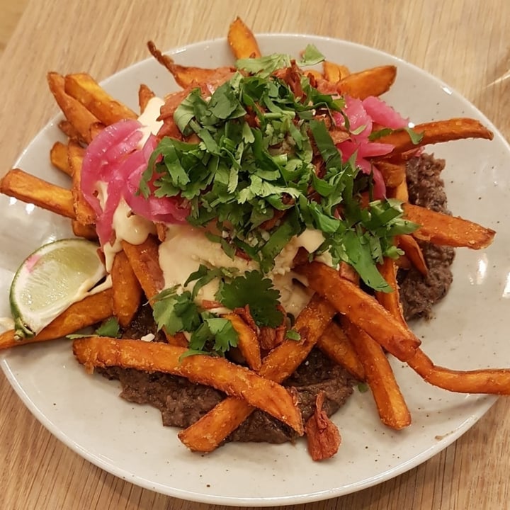 Mahalo Norrmalm, Sweden Loaded fries Review | abillion