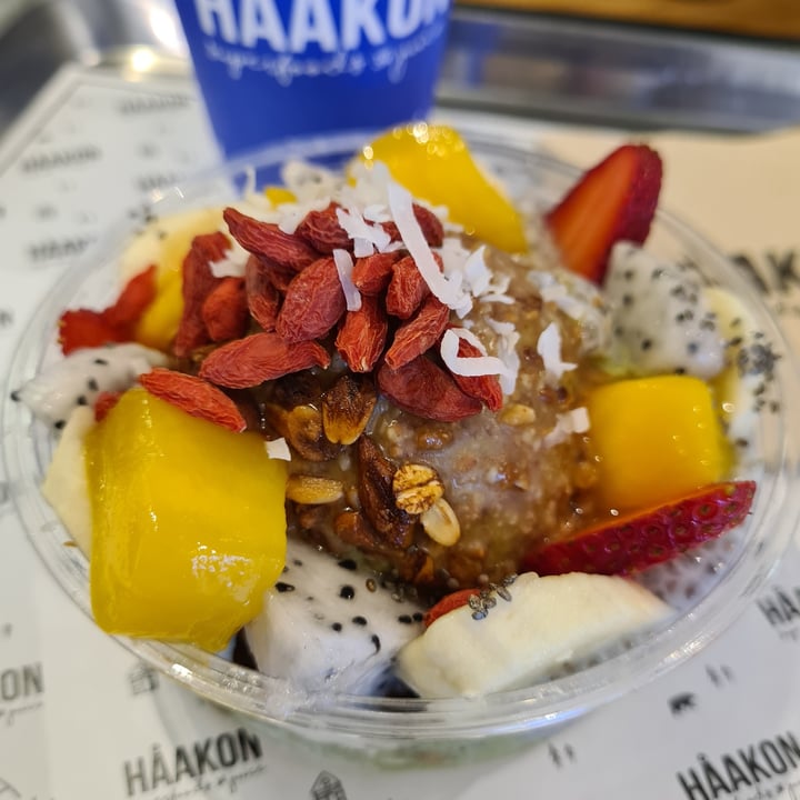 Haakon Superfoods and Juice Orchard, Singapore Classic Acai Bowl Review