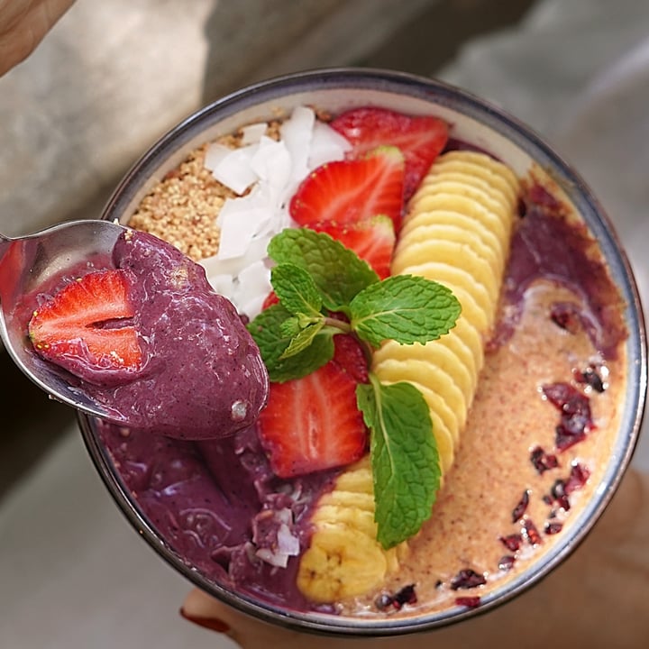 Manggis in Canggu Indonesia Acai Magick Smoothie Bowl Review abillion