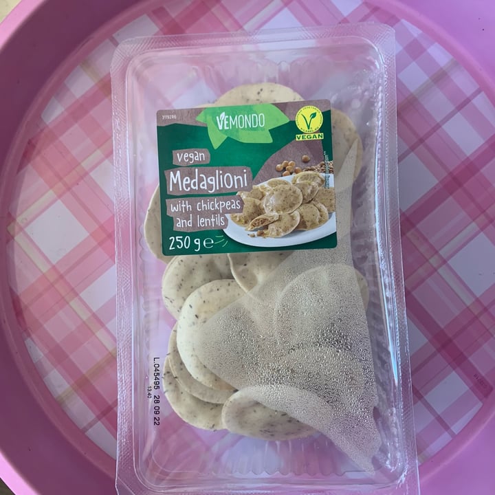 review photo of Vemondo Vegan Medaglioni with Chickpeas and Lentils shared by @slovenianveganfinds on 06 Sep 2022 - review