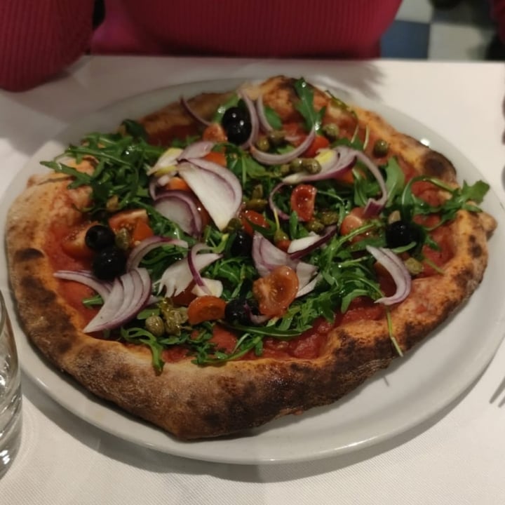 LA PIAZZA - Ristorante Pizzeria Prato, Italy Tonno e cipolla Review ...