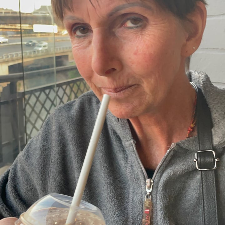 MUGG & BEAN Killarney, Johannesburg, South Africa Iced coffee Review