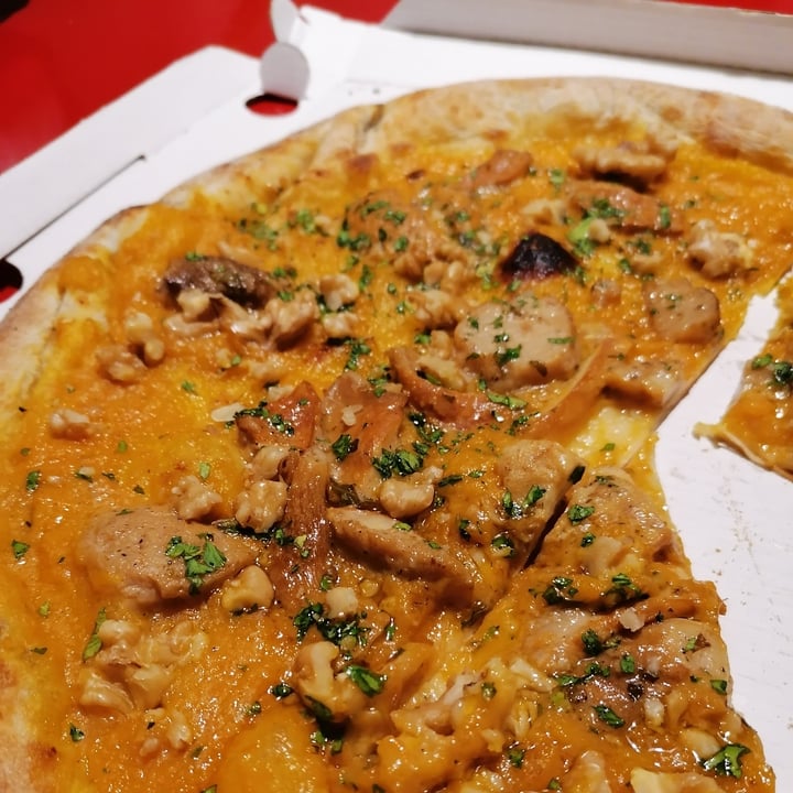 Pizzeria Ristorante Capovolta Padova, Italy Pizza Zuccosa (Rivisitata