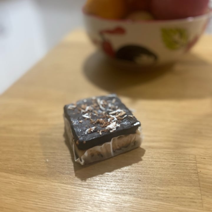 review photo of HEALTHY MANIA RAW VEGAN FOOD Raw Vegan Mars Bar shared by @delphinesupanya on 19 Jan 2023 - review