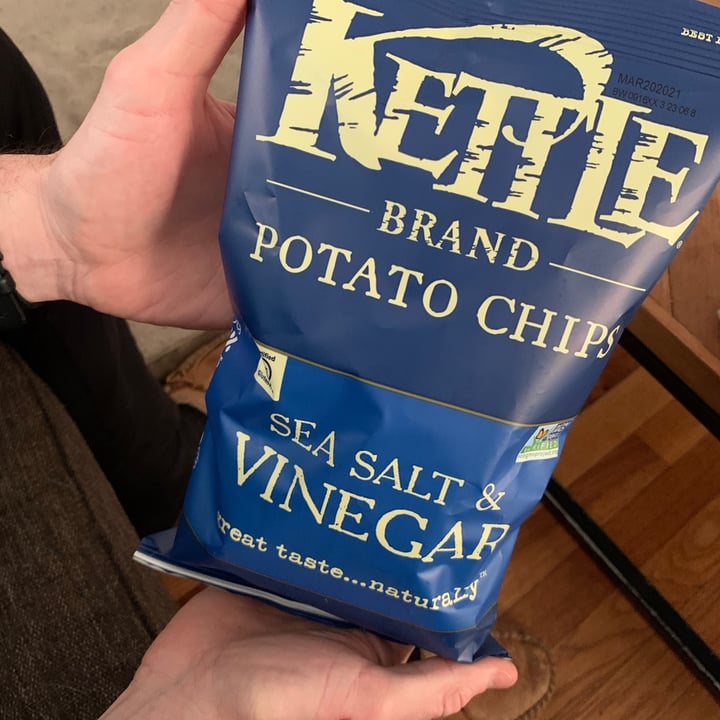 Kettle Sea Salt & Vinegar Chips Review abillion