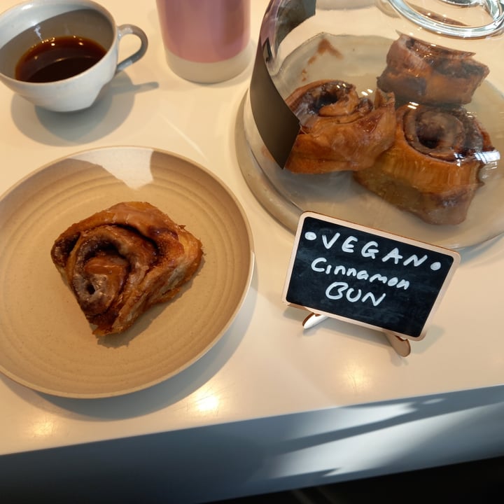 The Exchange United Kingdom Vegan Cinnamon Bun Review abillion