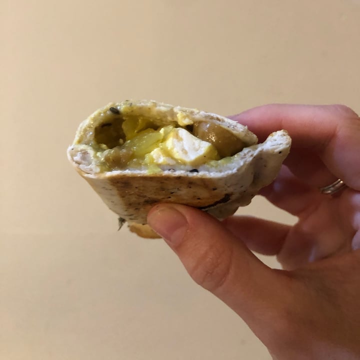 Olivia Pizzas y Empanadas Empanada de Tofu y Cebolla a la Mostaza