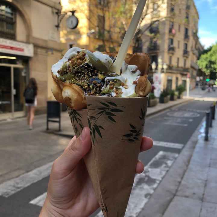 The Cream Bcn Barcelona, Spain Bubble Waffle Pistacho Review abillion