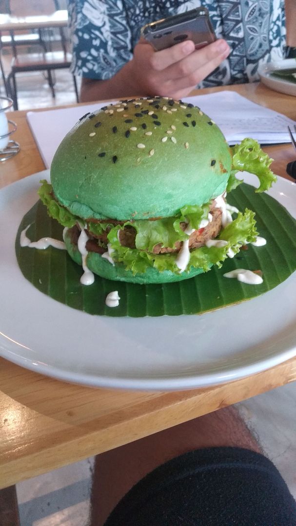 Living Food Lab Indonesia Tempeh Taco Burger Review abillion