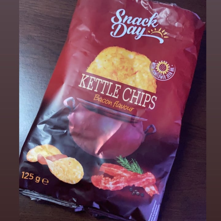 Snack Day kettle chips bacon flavour Review abillion