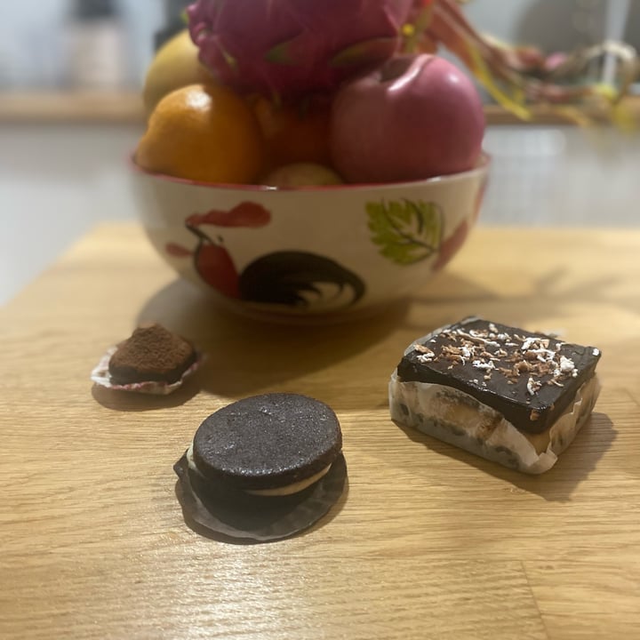 review photo of HEALTHY MANIA RAW VEGAN FOOD Raw Vegan Oreo Cookie shared by @delphinesupanya on 19 Jan 2023 - review