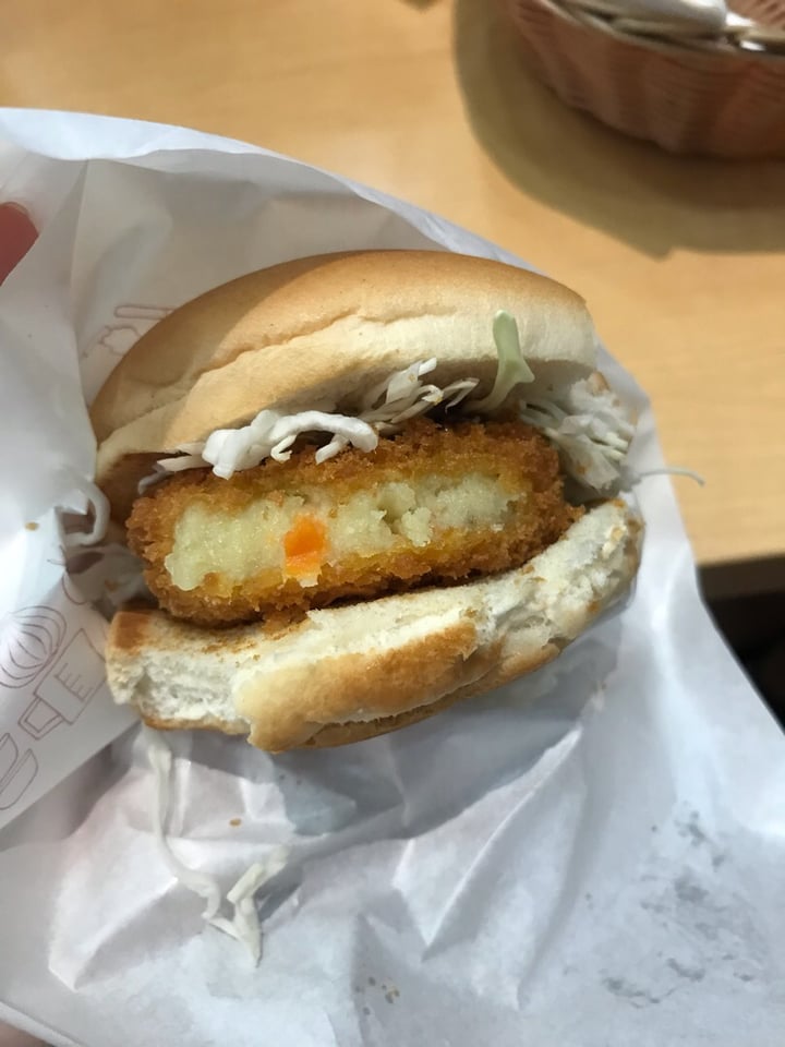 MOS Burger Tanjong Pagar, Singapore Hokkaido croquette burger Review