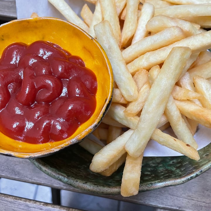 NO BONES Vegan Food Stare Miasto, Kraków, Poland french fries Review