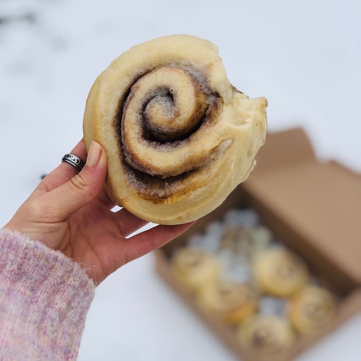 Cinnaholic Old Skool Signature Roll Reviews abillion