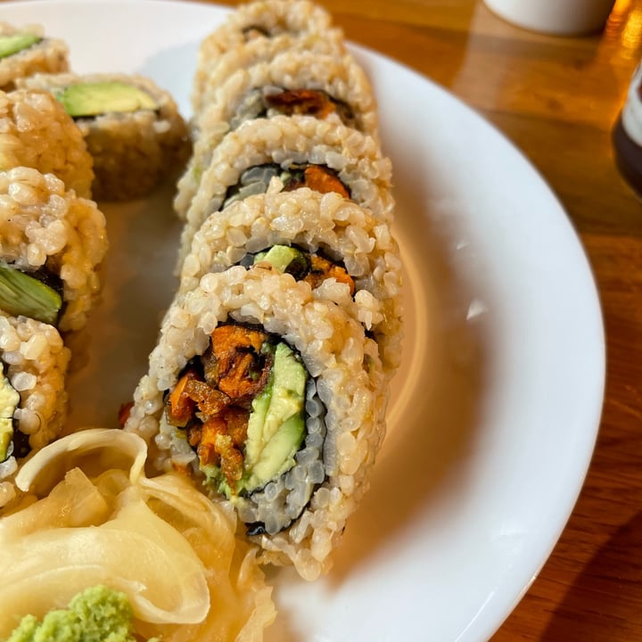 Shizenya Restaurant Central, Vancouver, Canada YAM TEMPURA ROLL Review