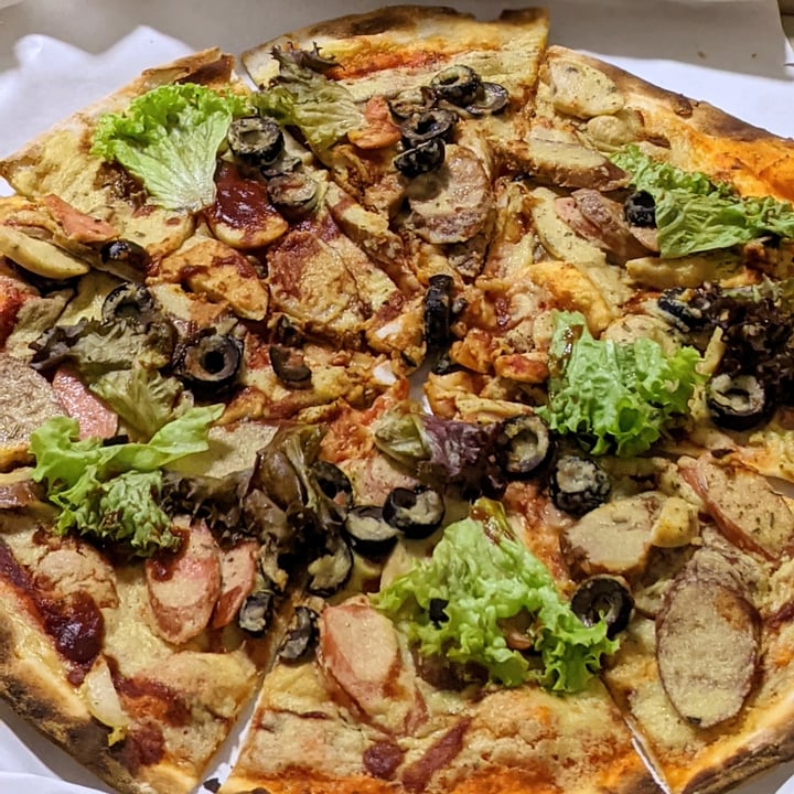 WellSmoocht Bishan, Singapore Bbq triple Soysage pizza Review abillion