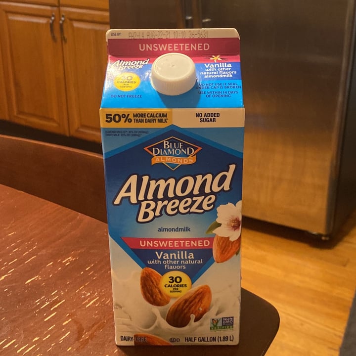 Blue Diamond Unsweetened Vanilla Almond Milk, Refrigerated Review