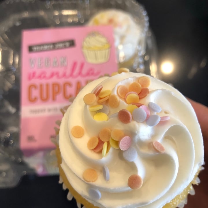 Trader Joe's Vegan Vanilla Cupcakes Review abillion
