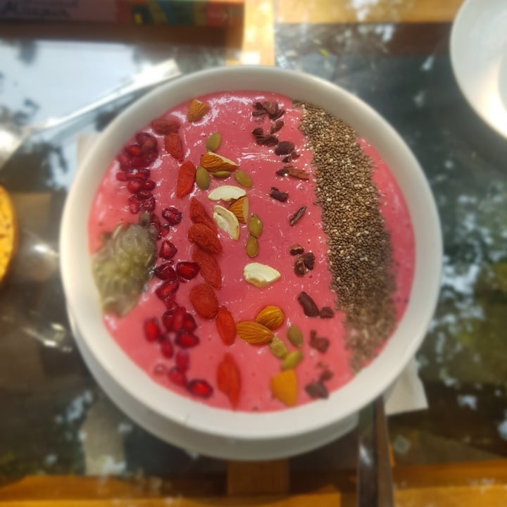 gratitude cafe Monteiro Vaddo, goa, India Smoothie Bowl Review abillion