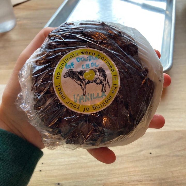 Boon Burger Cafe Burlington, Canada Vanilla Ice Cream Sandwich Review