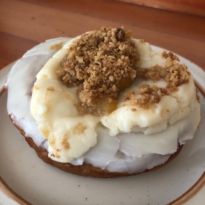 Grumpy & Runt Little Deli & Donuts Peach Cobbler Donut Reviews abillion