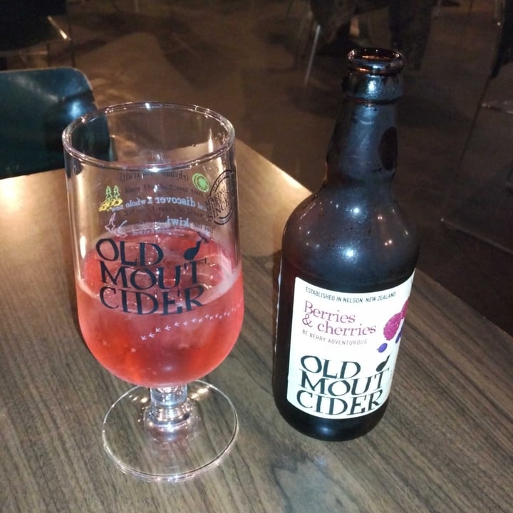 Old Mout Cider Berries & Cherries Fruit Cider Review abillion