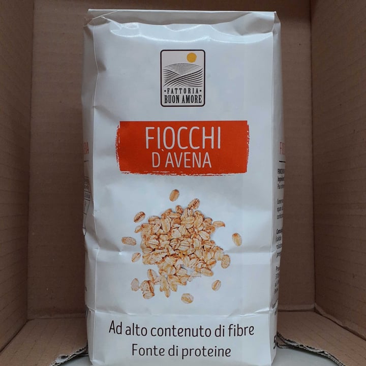Coriandoli D'oro Su Sfondo Squallido. Copertina Con Puntini Dorati E Fiocchi Di Neve Che Cadono Biglietti D Invito Per Feste Volantini 17980435