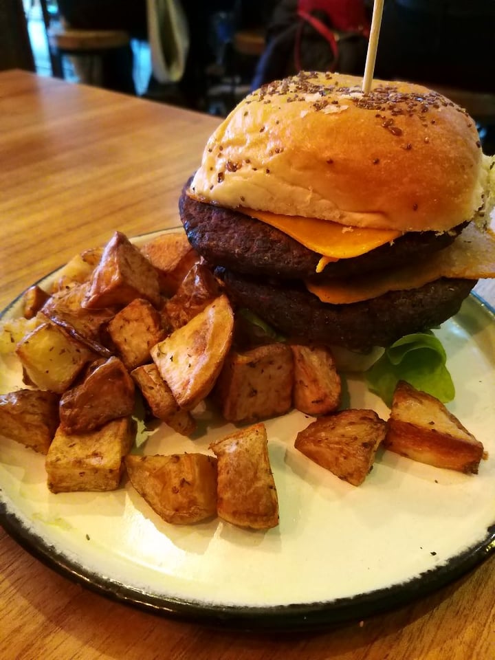 review photo of Estilo Veggie Hamburguesa Doble Watson shared by @lolarocha on 30 Jul 2019 - review