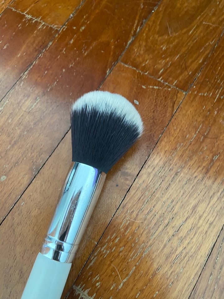 Colourpop Large blush brush Reviews abillion