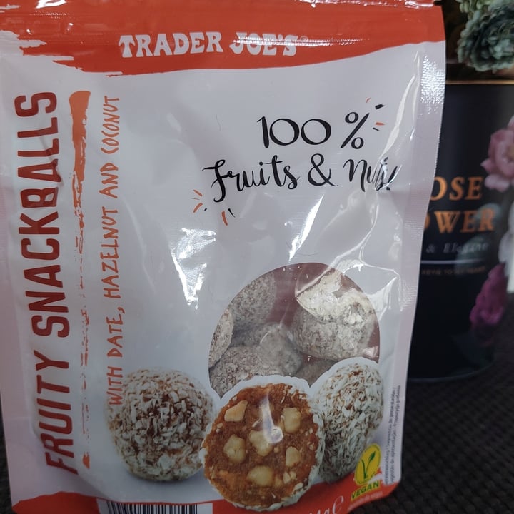 Trader Joe's Fruity snackballs date, hazelnut and coconut Review