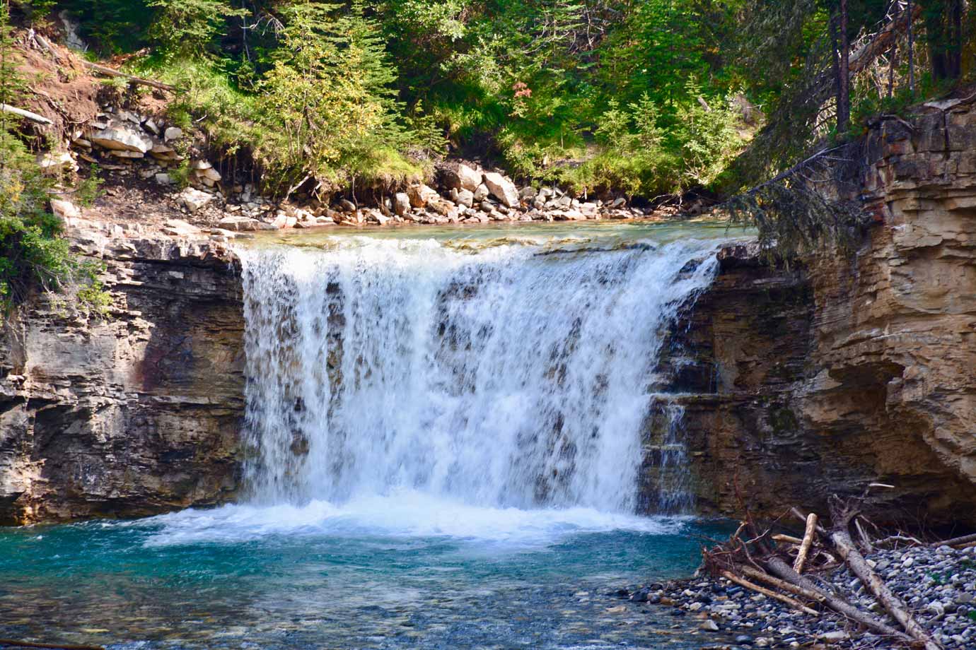 guide | johnston canyon trail - Johnston Canyon Lodge & Bungalows