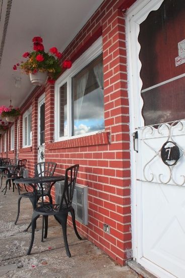 Another image of the tables outside each of the rooms at our Wawa Motel