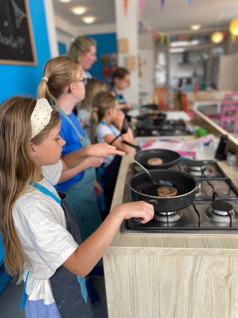 Knutselkookclub Soendaplein - After-school care in Haarlem