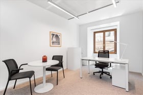 Photo of Szervita square 8