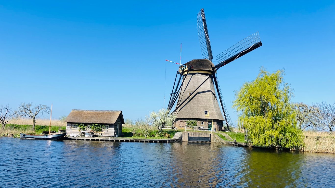 19 Historic Windmills