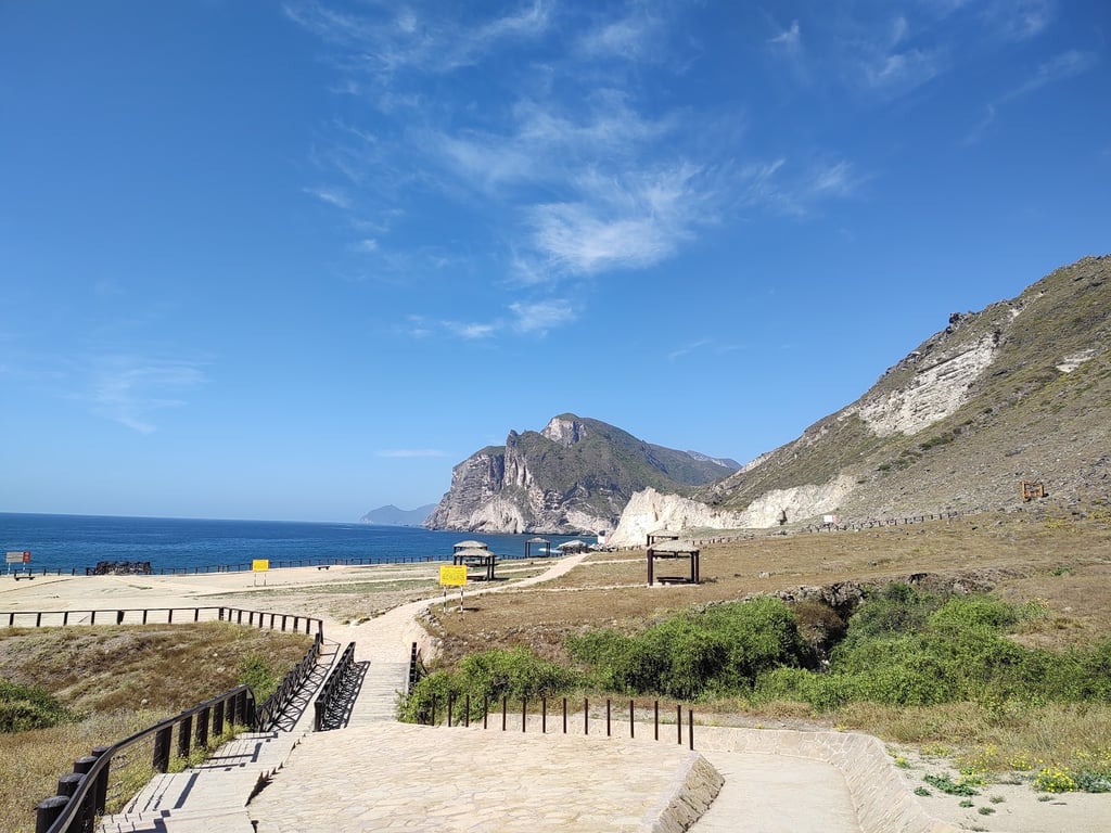 Al Mughsayl Beach & Blowholes