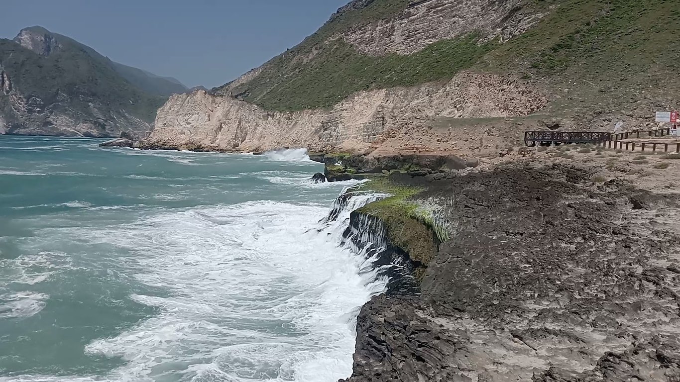 Al Mughsayl Beach & Blowholes