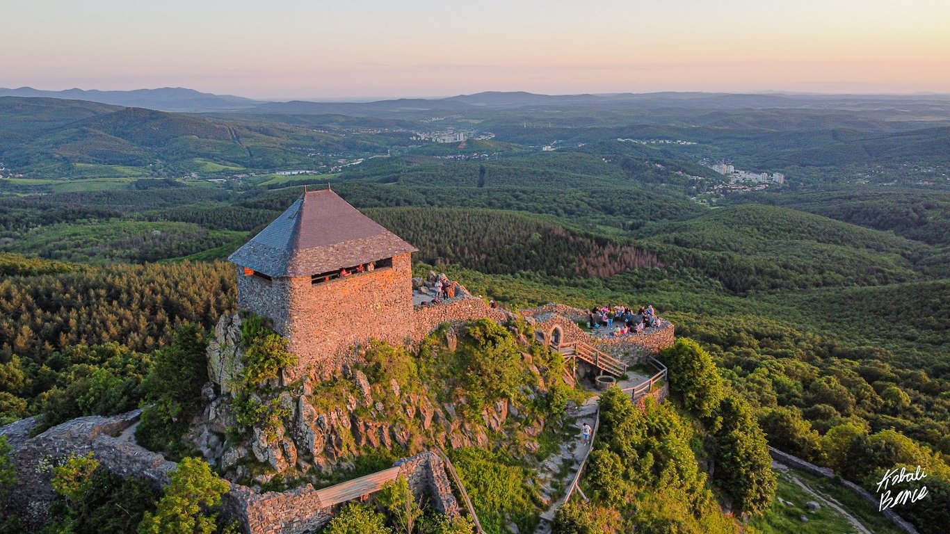 Salgó Castle Ruins