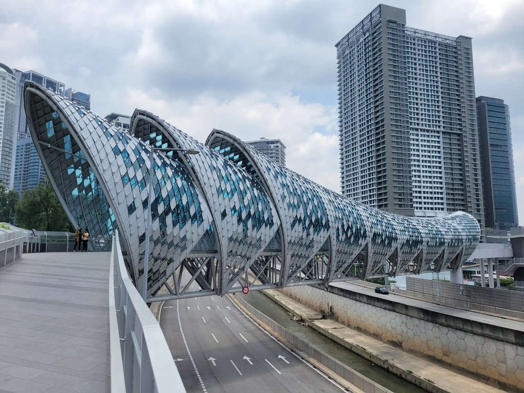 Saloma Link LED Bridge