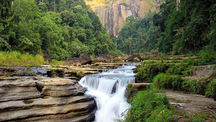 Amiakhum Waterfall