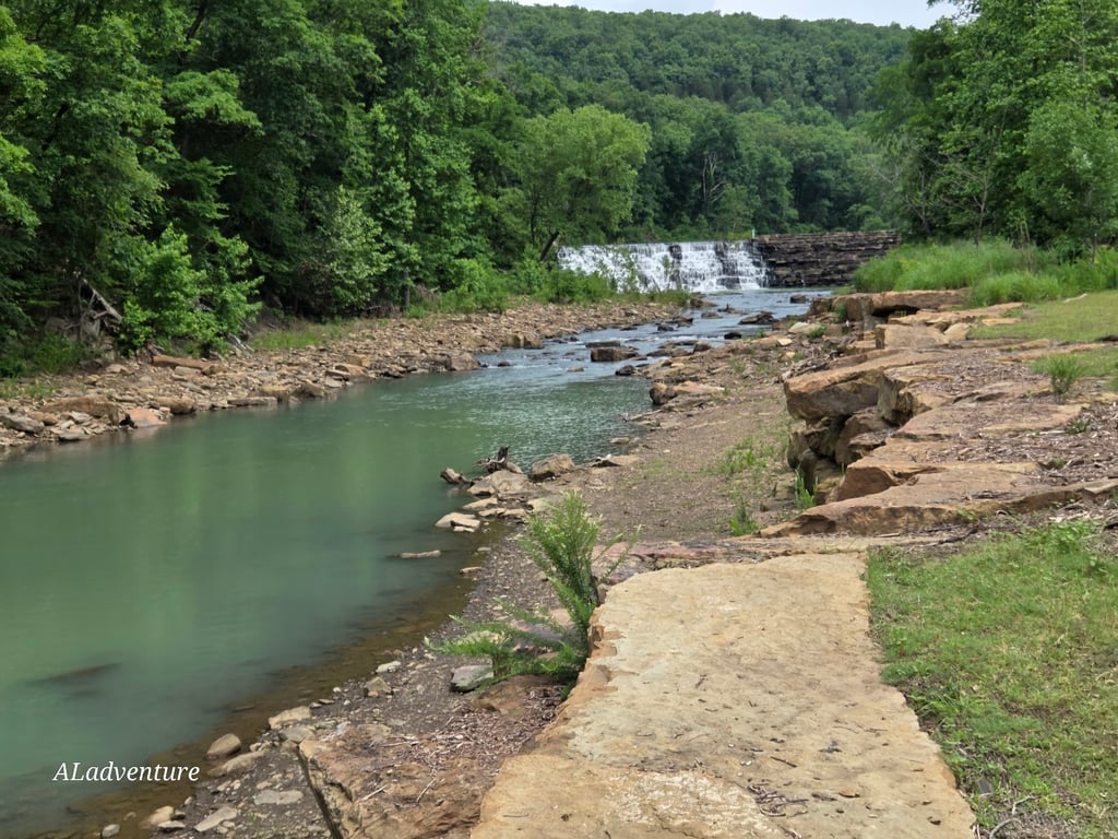 Devil's Den State Park