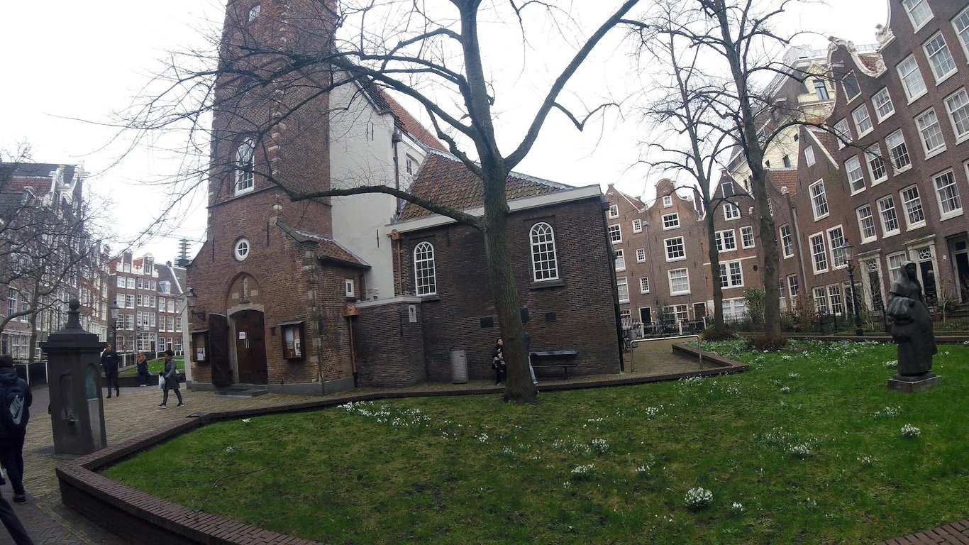 Begijnhof Courtyard
