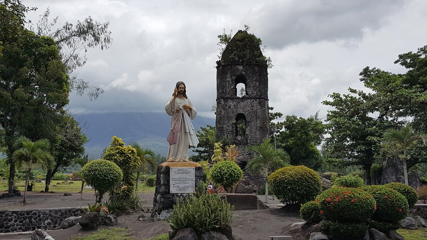 Cagsawa Ruins & Mayon View